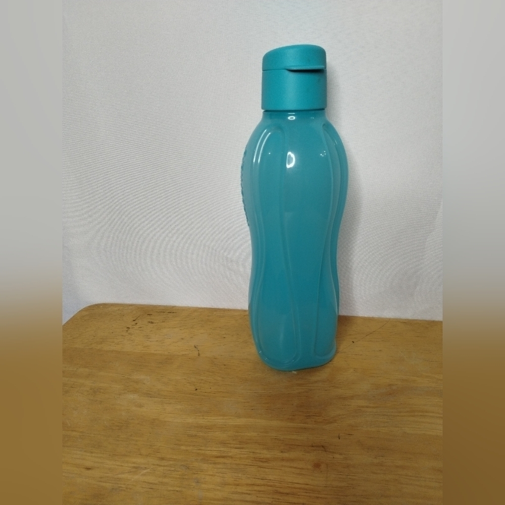 New blue Tupperware 16oz eco water bottle